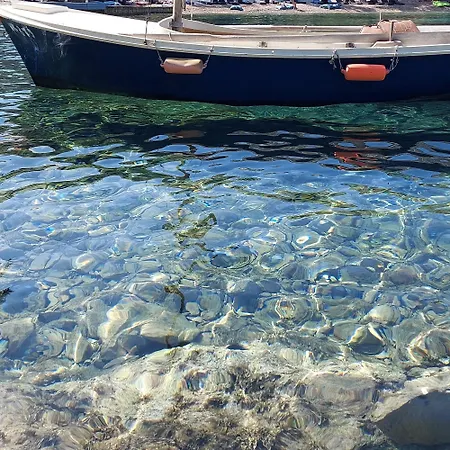 Mediterranean Πανσιόν Χβαρ