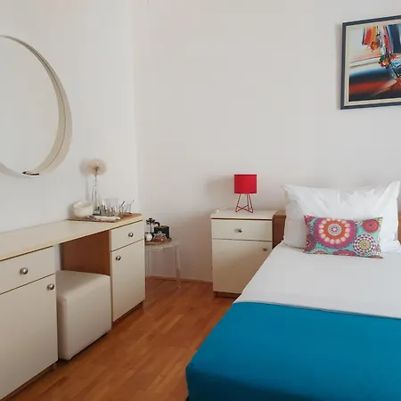 Πανσιόν Mediterranean 3*